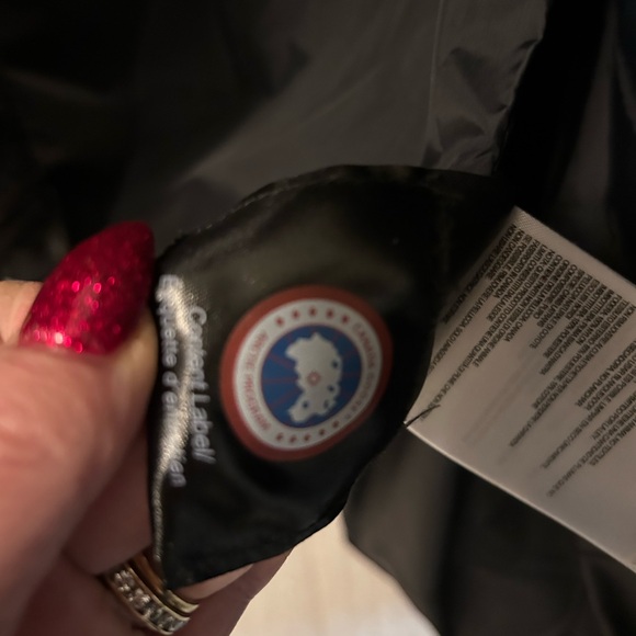 Mens Canada goose MacMillan parka 
Asking $700
Size med 
Like new - Picture 4 of 6